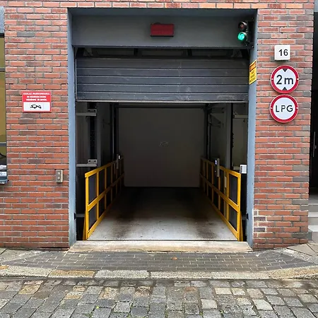 Golden House 公寓 *