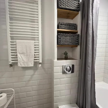Golden House Apartament *
